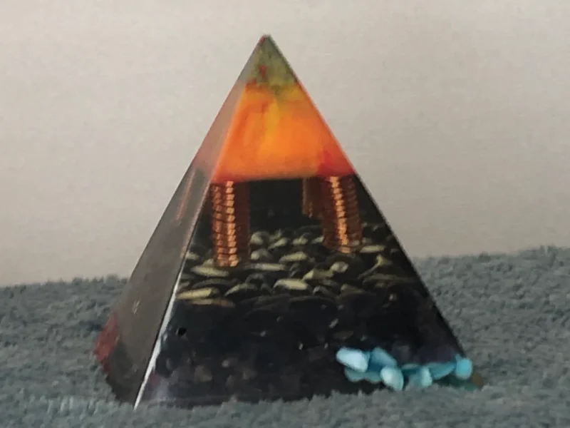 Orgonite Pyramide van Resin - Afbeelding 7