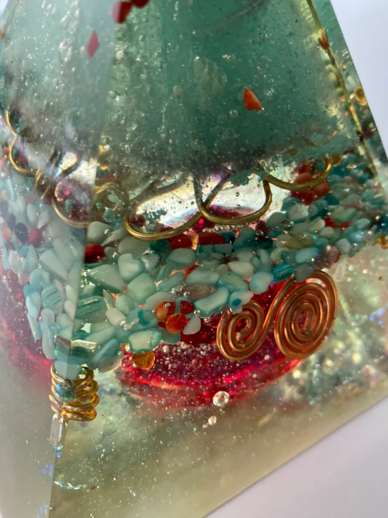 Orgonite Pyramide van Resin - Afbeelding 5