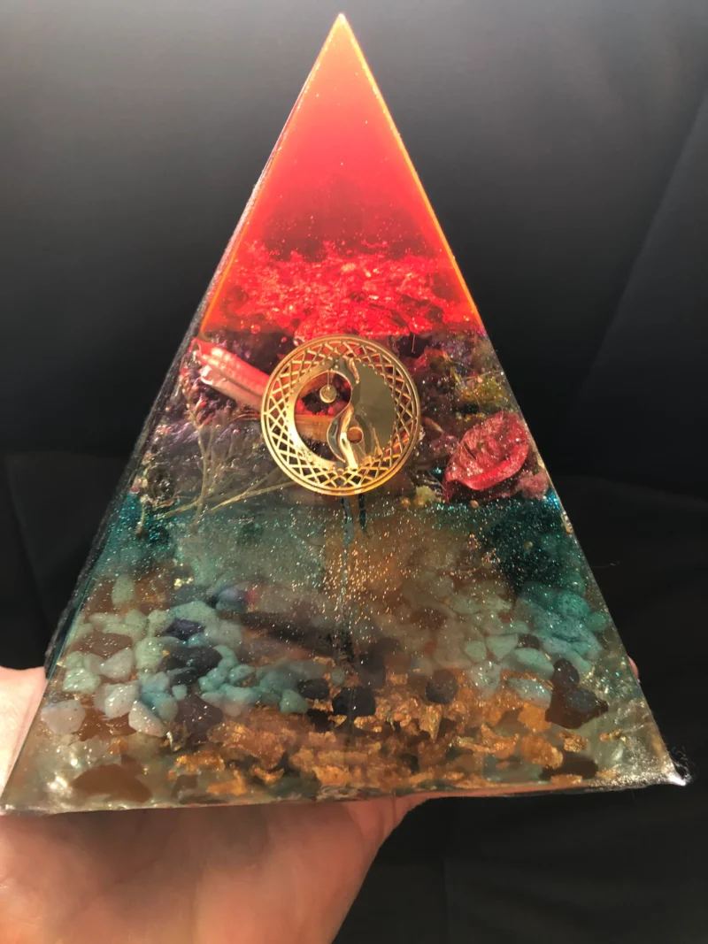 Orgonite Pyramide van Resin - Afbeelding 2